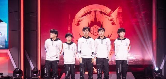 该滑冰馆不 该滑冰馆不