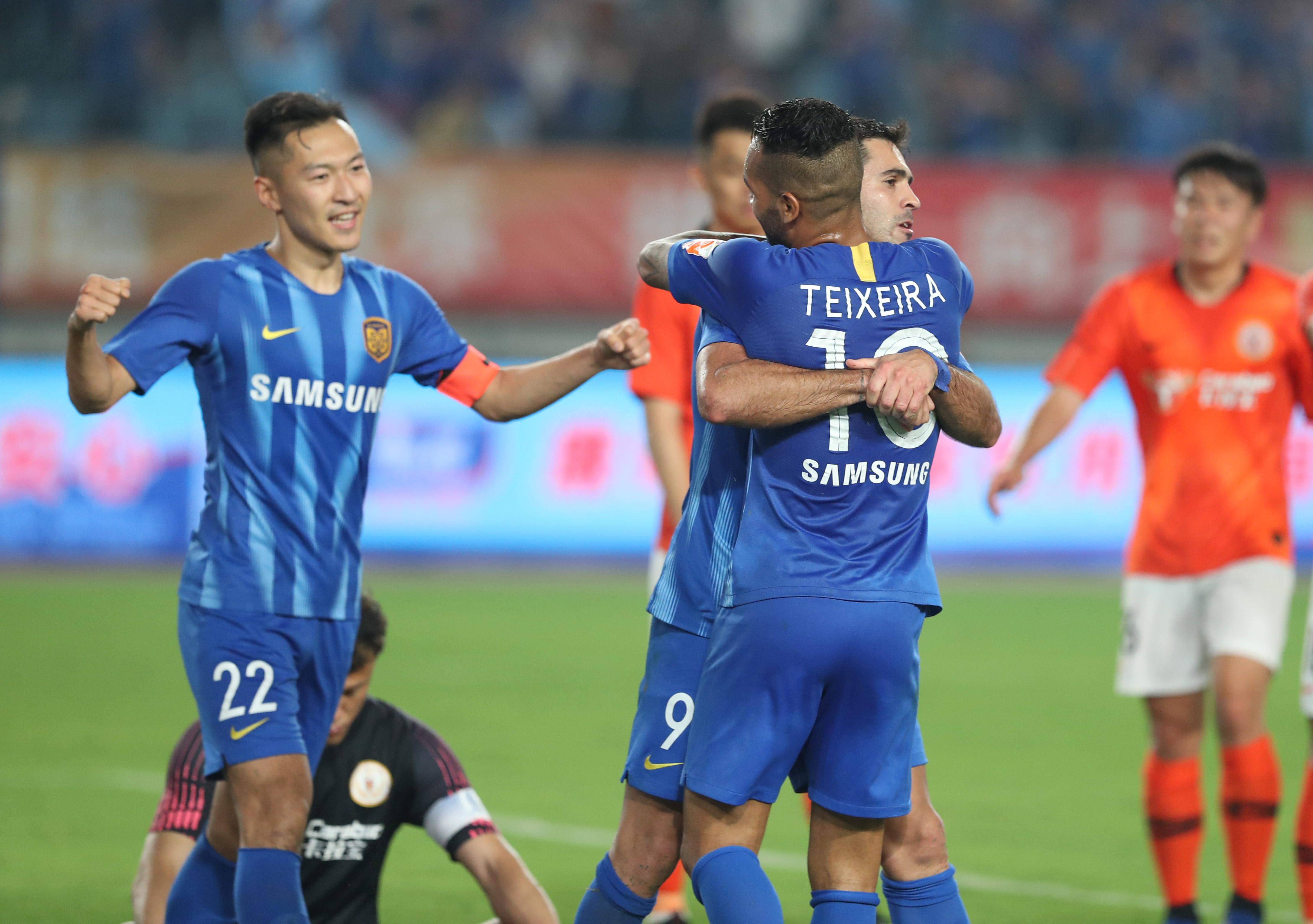 XLG：因happywei选手家中有事，故缺席本次英雄亚冠ACL比赛